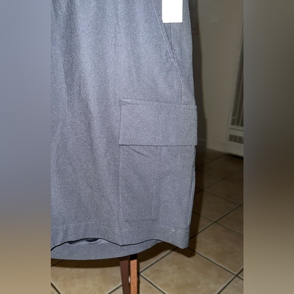 Men’s gray pull on cargo shorts - Picture 2 of 6